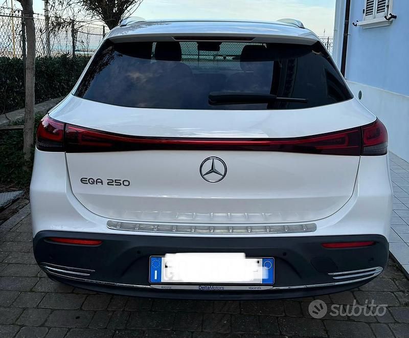 Usata Mercedes EQA250 139 kW (190 CV) 2021 Bianco SUV