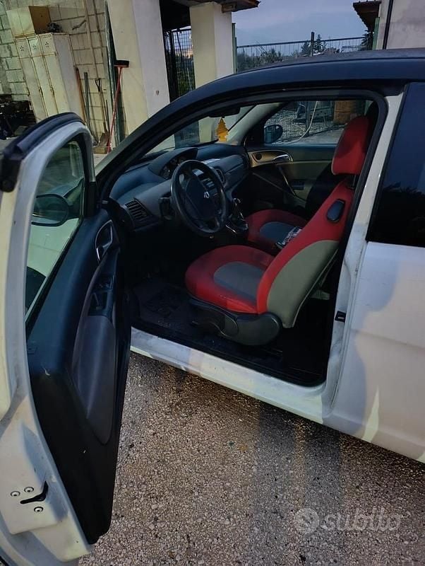 Usata Lancia Ypsilon 70 CV (51 kW) 2004 Bianco Utilitaria