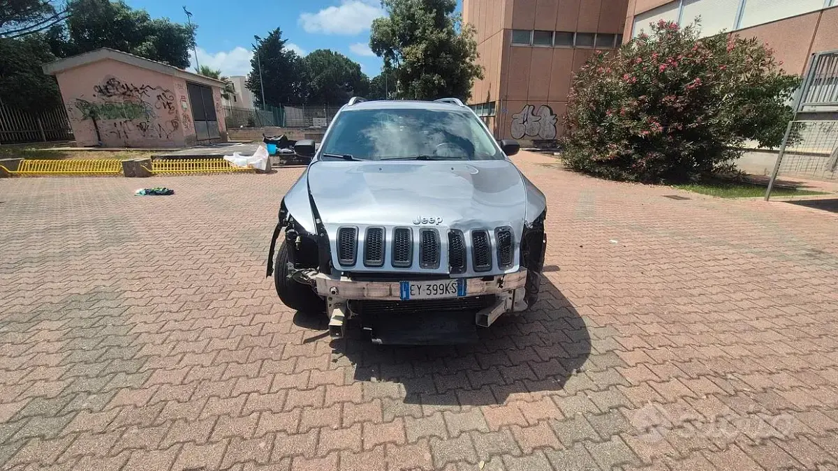 Usata Jeep Cherokee 170 CV (125 kW) 2015 Grigio SUV