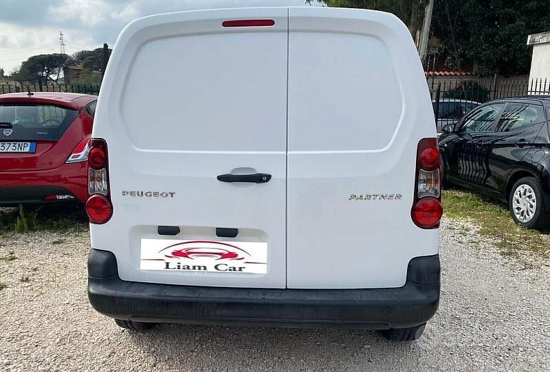 Gebraucht Peugeot Partner 75 PS (55 kW) 2017 Weiß Van / Kleinbus