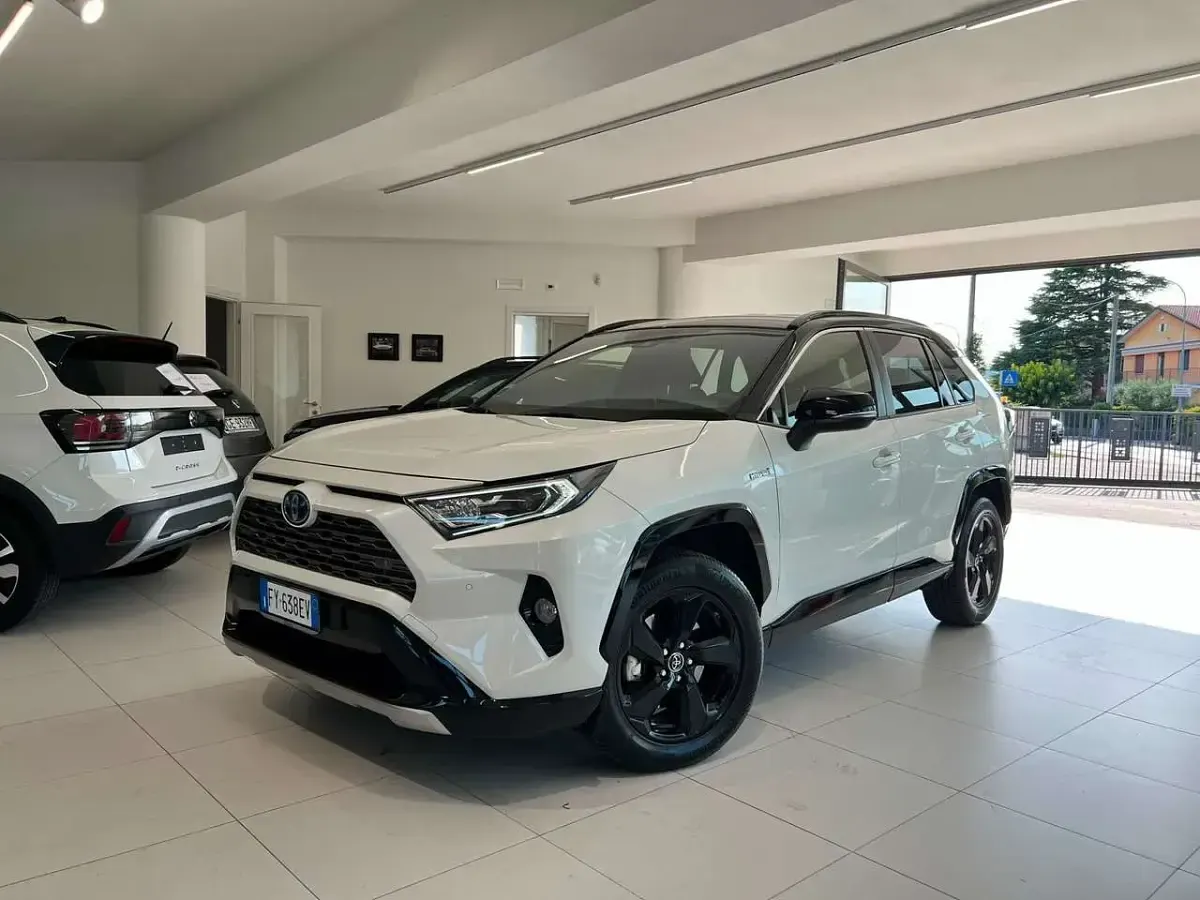 Usata Toyota RAV4 Hybrid Style 222 CV (163 kW) 2019 Bianco SUV