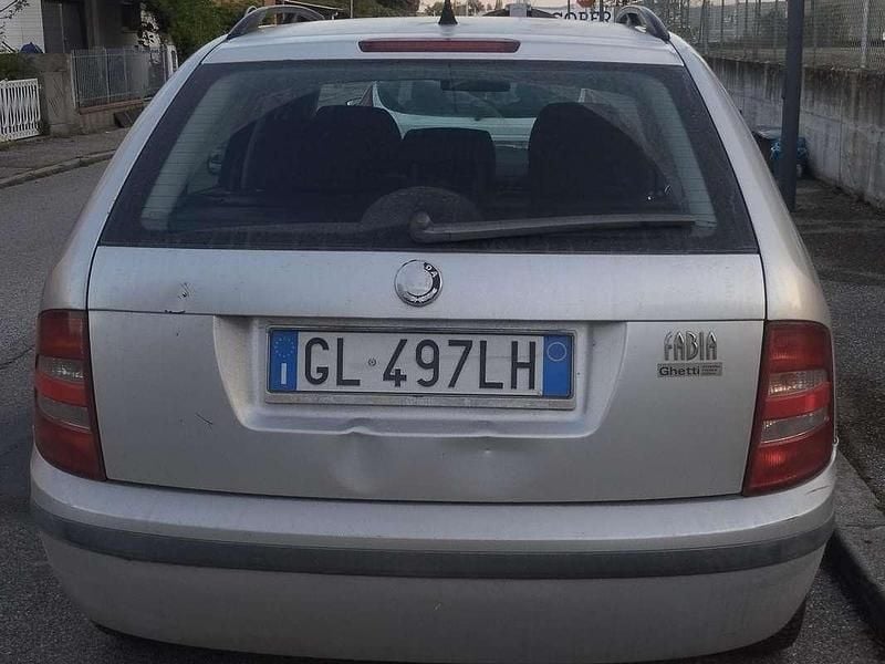 Usata Skoda Fabia 75 CV (55 kW) 2004 Grigio Station wagon