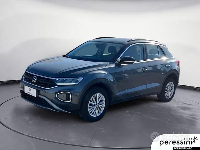 Usata VW T-Roc Life 150 CV (110 kW) 2024 Grigio SUV