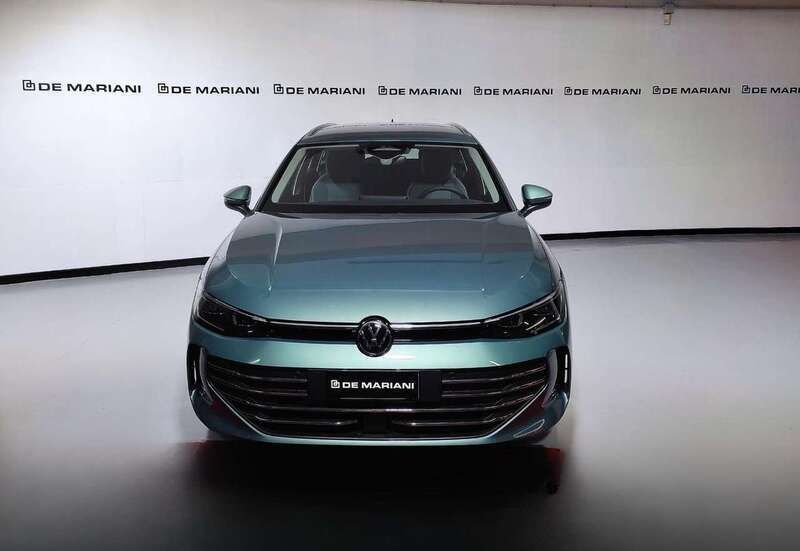 Usata VW Passat Business 150 CV (110 kW) 2024 Verde Station wagon