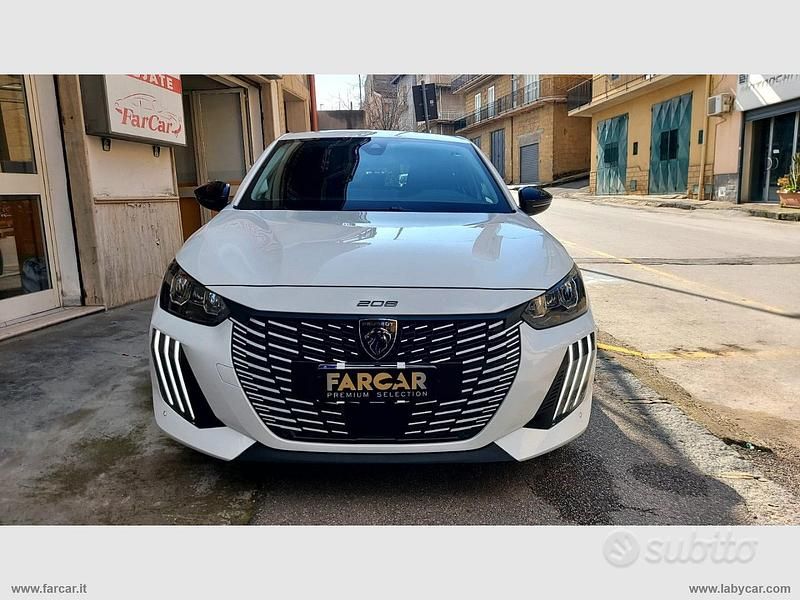 Usata Peugeot 208 Allure 101 CV (74 kW) 2025 Bianco Utilitaria