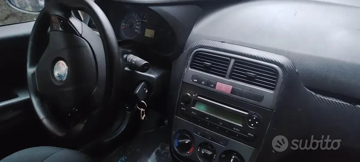 Usata Fiat Grande Punto 75 CV (55 kW) 2006 Bianco Utilitaria