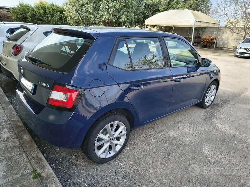 Usata Skoda Fabia Design Edition 75 CV (55 kW) 2018 Blu Berlina