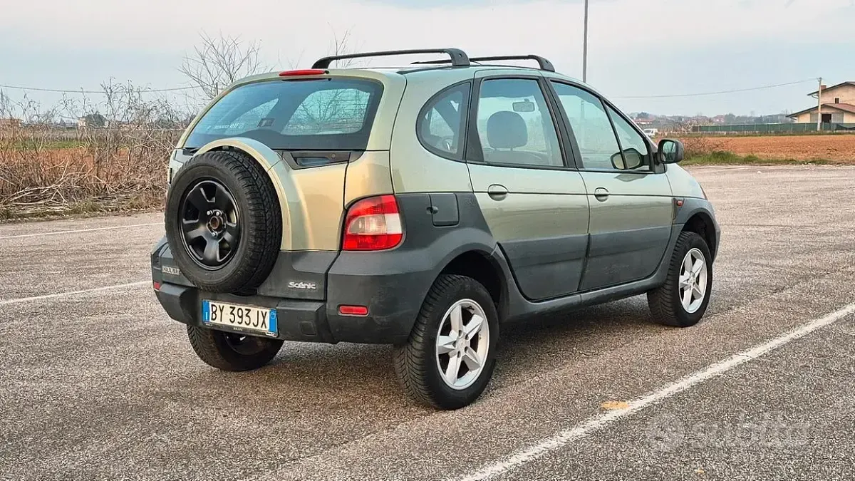 Usata Renault Scénic Dynamique 102 CV (75 kW) 2002 Verde Monovolume