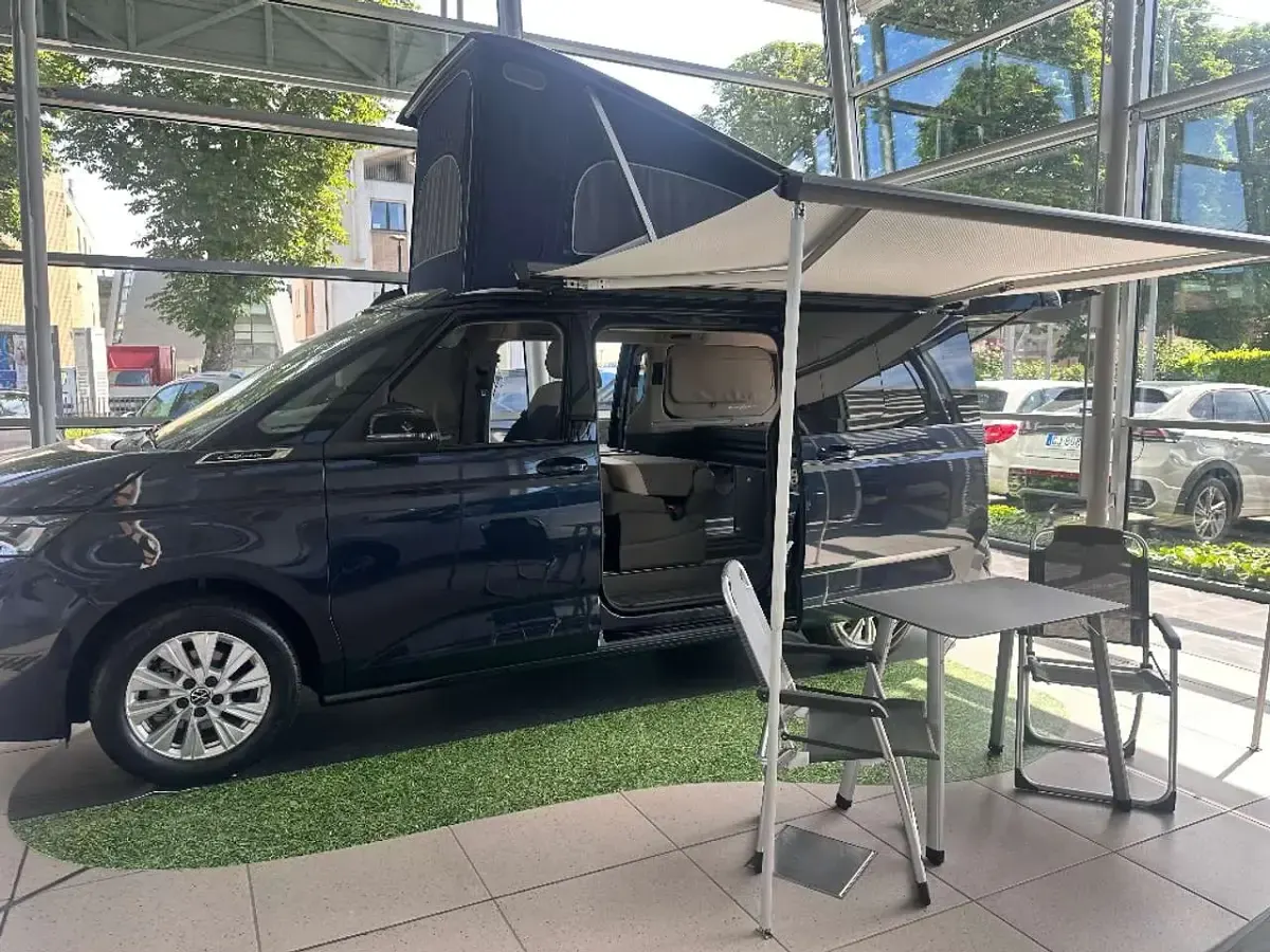 Nuova VW California Beach 150 CV (110 kW) 2025 Starlight blue metallizzato/ Furgone