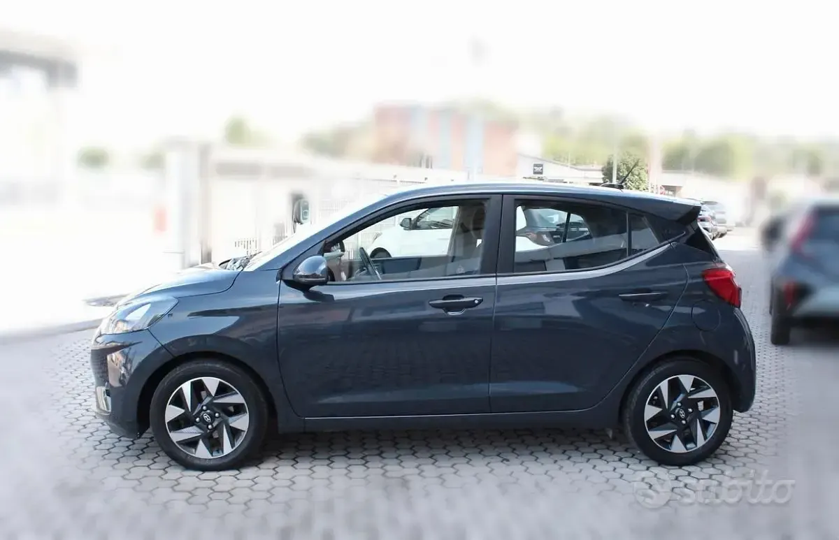 Usata Hyundai i10 67 CV (49 kW) 2023 Grigio Utilitaria