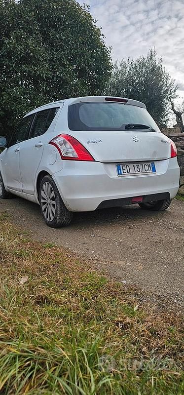 Begagnad Suzuki Swift 2010 Vit Halvkombi