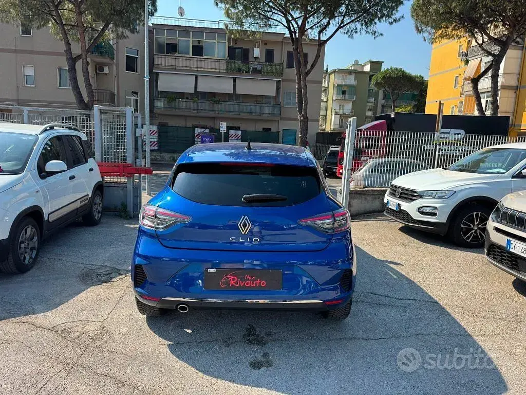 Usata Renault Clio V Techno 90 CV (66 kW) 2025 Blu Berlina