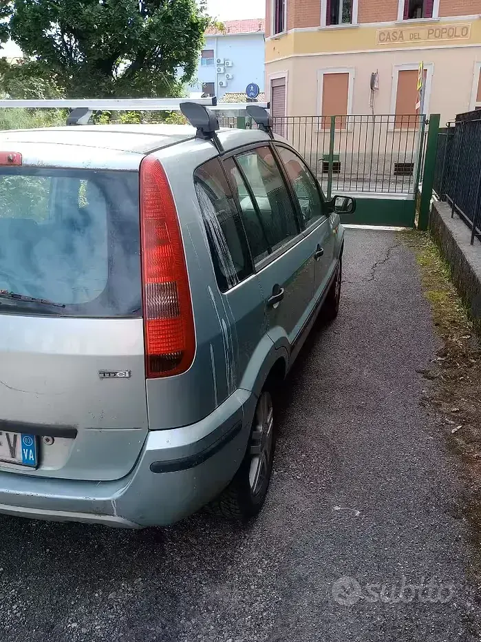 Usata Ford Fusion 68 CV (50 kW) 2003 Utilitaria