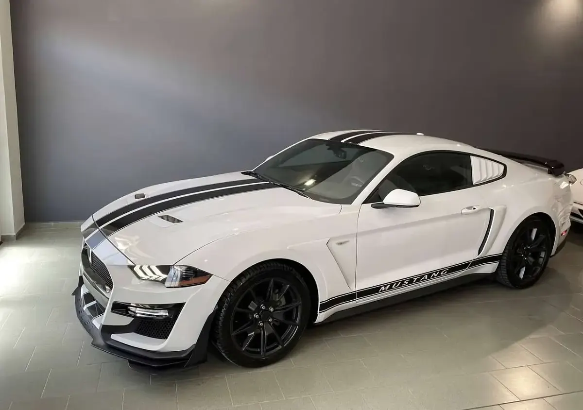 Usata Ford Mustang Fastback 317 CV (233 kW) 2019 Bianco Coupé