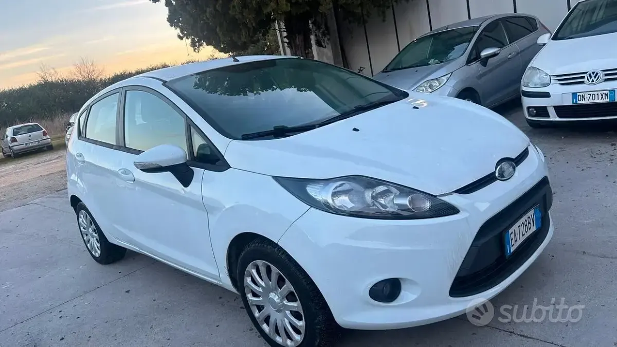Usado Ford Fiesta 82 HP (60 kW) 2011 Branco Sedan