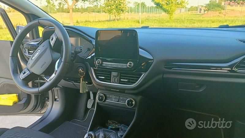 Usata Ford Fiesta 75 CV (55 kW) 2023 Grigio Utilitaria