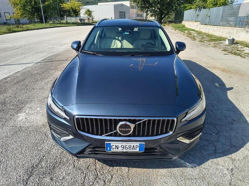 Usata Volvo V60 Plus 197 CV (144 kW) 2023 Blu/azzurro Station wagon