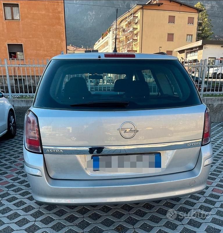 Usata Opel Astra Elegance 101 CV (74 kW) 2007 Grigio Station wagon