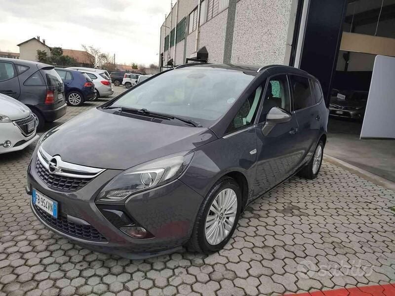 Grigio scuro Usata 2016 Opel Zafira Tourer Cosmo Monovolume | 8250 € (Buon prezzo) - Immagine 1/4
