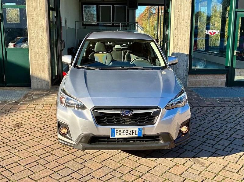 Usata Subaru XV Style 114 CV (83 kW) 2019 Argento SUV
