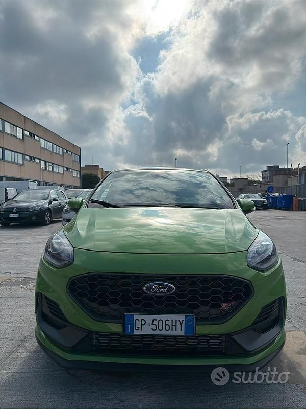 Usata Ford Fiesta ST200 200 CV (147 kW) 2023 Verde Berlina