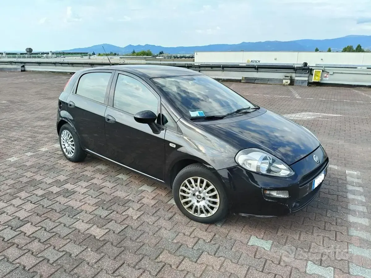 Usata Fiat Grande Punto 75 CV (55 kW) 2015 Nero Utilitaria