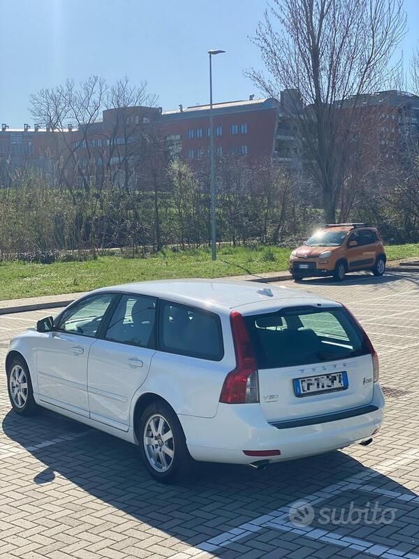 Usata Volvo V50 150 CV (110 kW) 2010 Bianco Station wagon