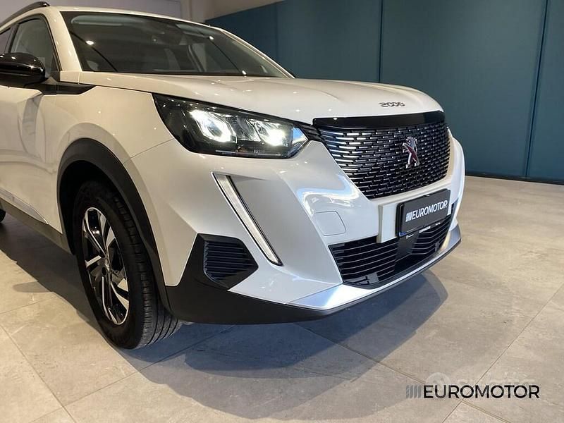 Usata Peugeot 2008 Allure 131 CV (96 kW) 2022 Bianco SUV