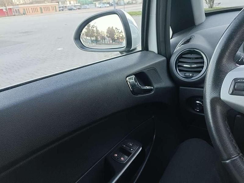 Usata Opel Corsa Enjoy 90 CV (66 kW) 2010 Berlina