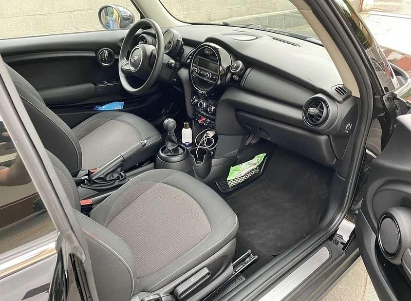 Begagnad Mini ONE 75 HK (55 kW) 2017 Svart Halvkombi