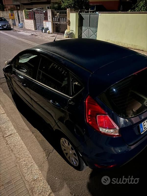 Usata Ford Fiesta 75 CV (55 kW) 2015 Blu Berlina