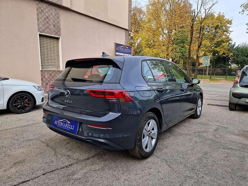 Usata VW Golf VIII Life 116 CV (85 kW) 2022 Grigio Berlina