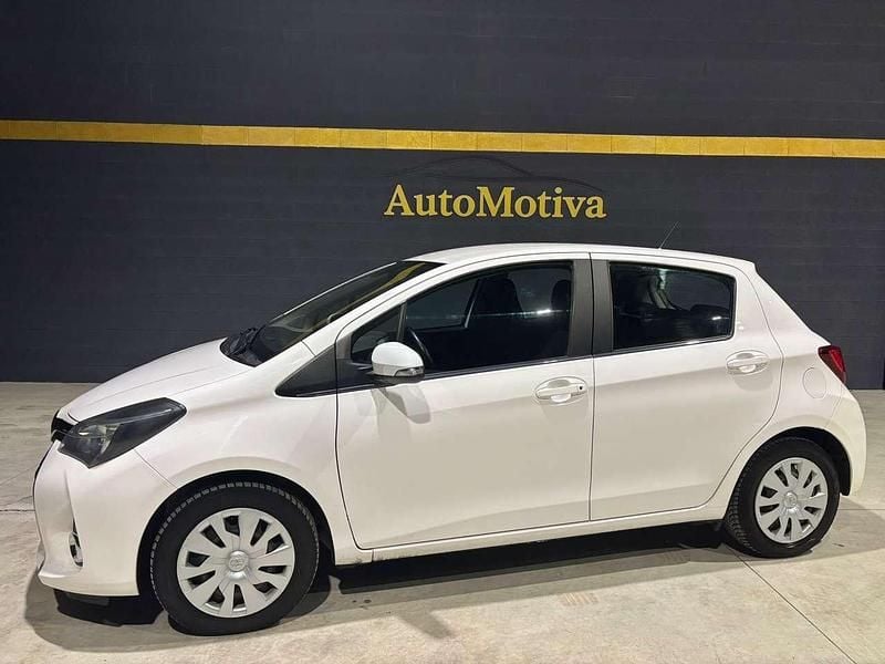 Bianco Usata 2015 Toyota Yaris Active Tre volumi | 7890 € (Ottimo prezzo) - Immagine 1/4