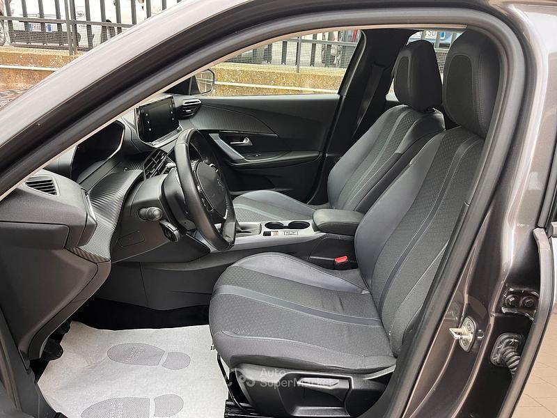 Usata Peugeot 2008 Allure 102 CV (75 kW) 2020 Gray SUV