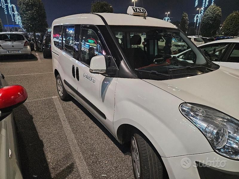 Bianco Usata 2012 Fiat Doblò Monovolume | 4000 € (Buon prezzo) - Immagine 1/4