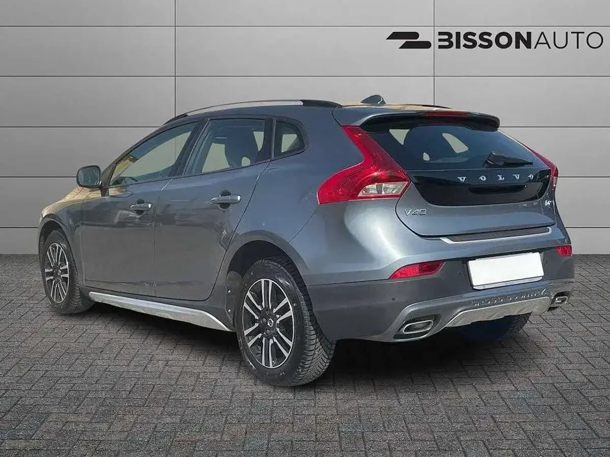 Usata Volvo V40 CC 120 CV (88 kW) 2018 Grigio metallizzato Station wagon