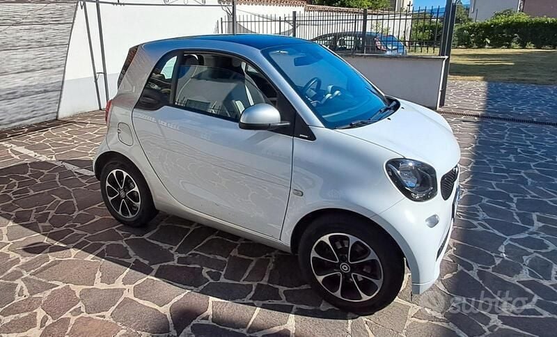 Usata Smart ForTwo Coupé 71 CV (52 kW) 2016 Utilitaria