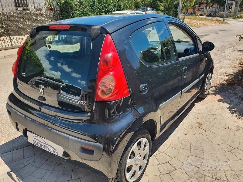 Usata Peugeot 107 68 CV (50 kW) 2010 Nero Utilitaria