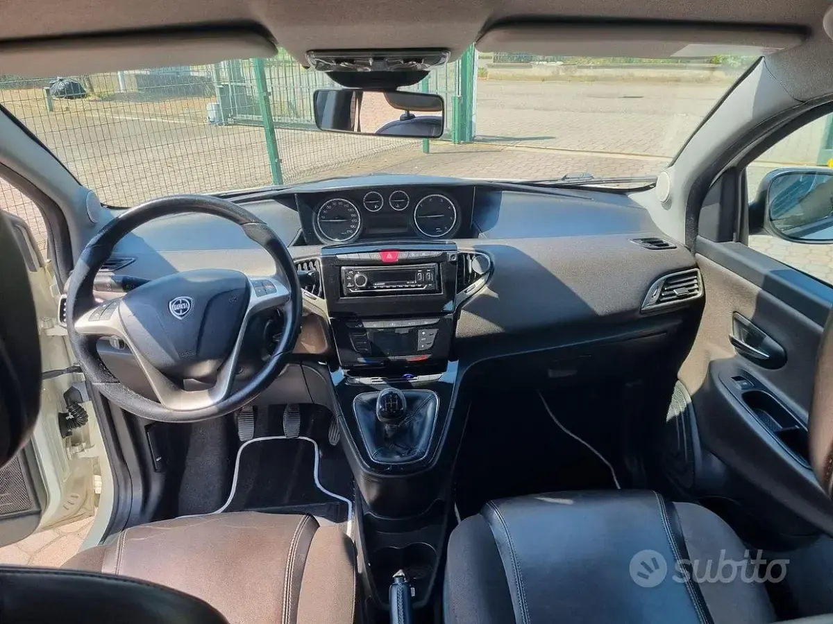 Usata Lancia Ypsilon 95 CV (69 kW) 2013 Utilitaria