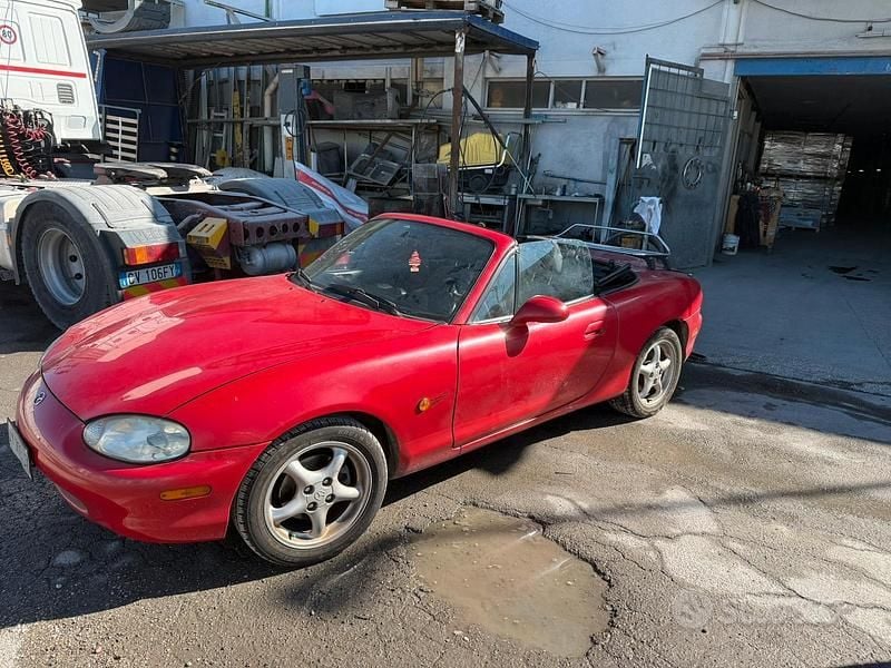 Usata Mazda MX5 110 CV (80 kW) 1998 Rosso Cabrio