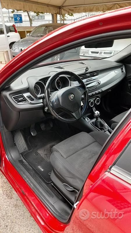 Usata Alfa Romeo Giulietta 105 CV (77 kW) 2012 Rosso Utilitaria