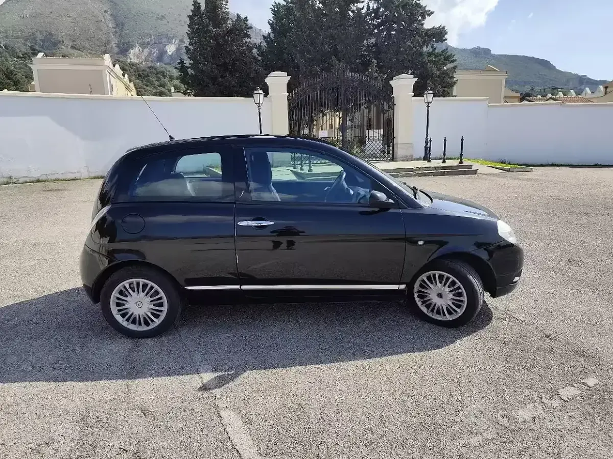 Usata Lancia Ypsilon 75 CV (55 kW) 2007 Nero Utilitaria