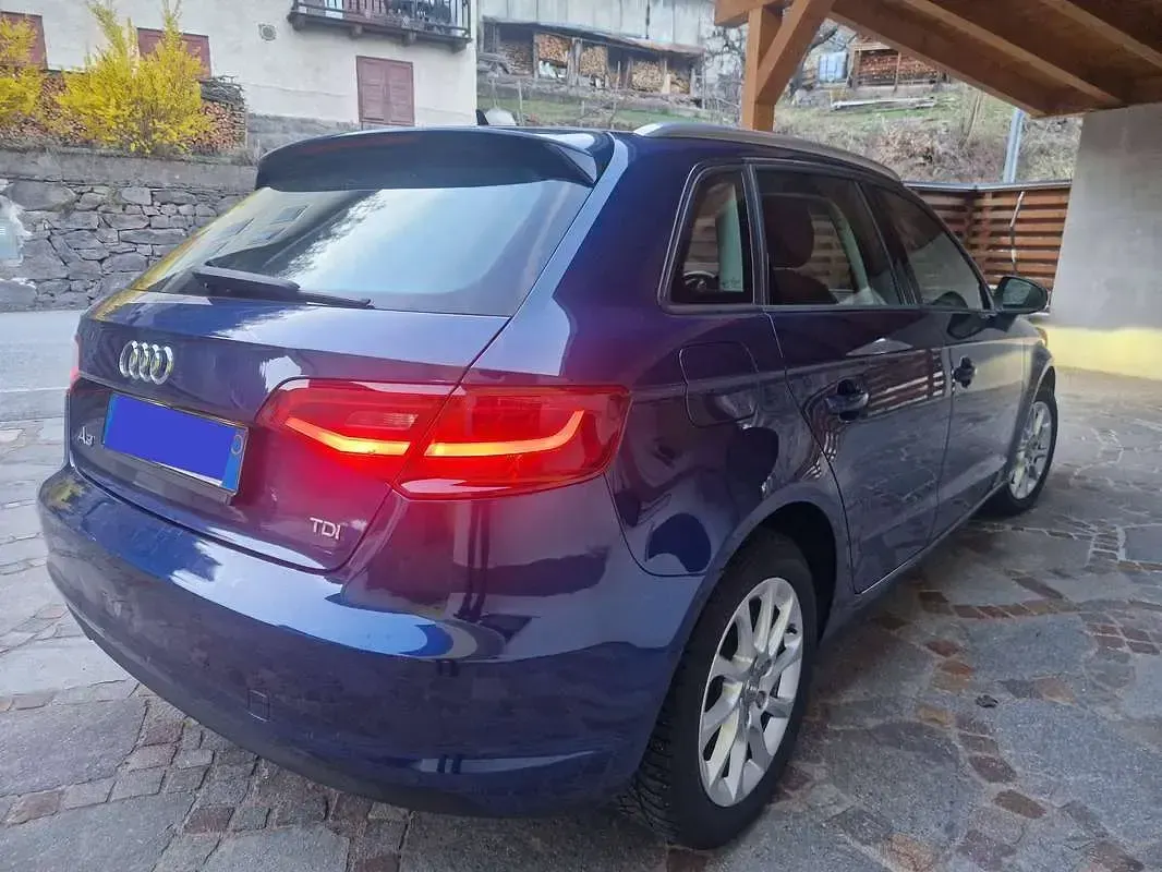 Usata Audi A3 Attraction 105 CV (77 kW) 2014 Blu/azzurro Berlina