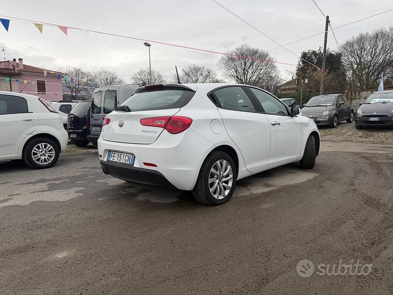 Usata Alfa Romeo Giulietta Super 120 CV (88 kW) 2016 Bianco Utilitaria
