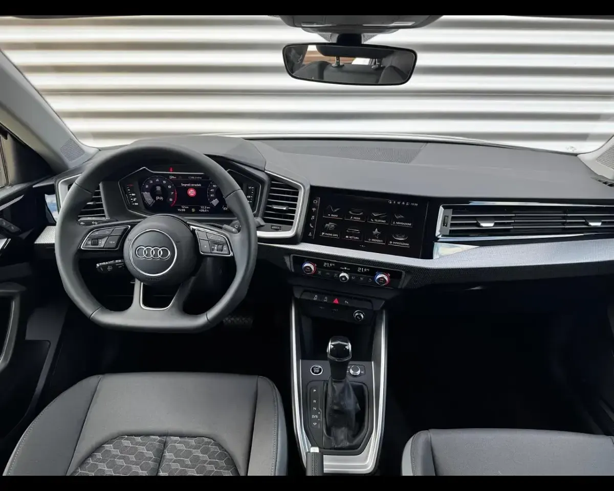 Nuova Audi A1 115 CV (84 kW) 2026 Argento SUV