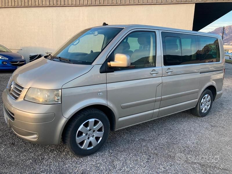 Grigio Usata 2004 VW Multivan Highline Furgone | 13.500 € (Buon prezzo) - Immagine 1/4