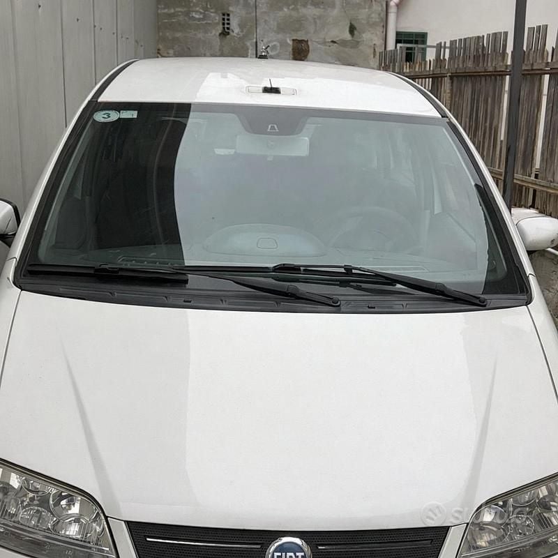 Usata Fiat Idea 95 CV (69 kW) 2004 Bianco Monovolume