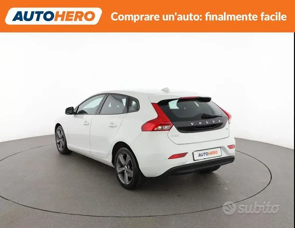 Gebraucht Volvo V40 Plus 122 PS (89 kW) 2019 Weiß Limousine