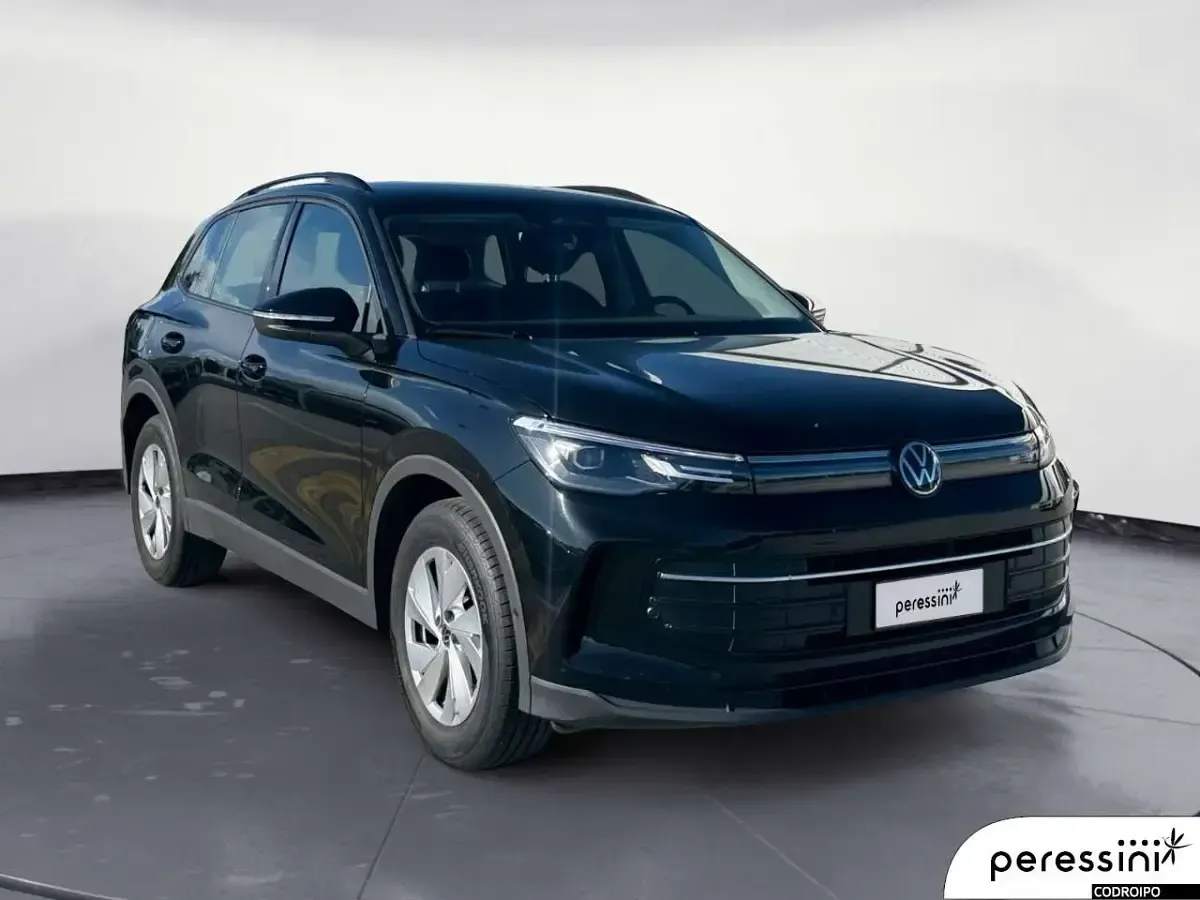 Usata VW Tiguan Life 150 CV (110 kW) 2025 Grenadill black metallizzato SUV