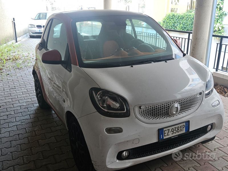 Usata 2015 Smart ForTwo Coupé Utilitaria | 11.000 € (Cara) - Immagine 1/4